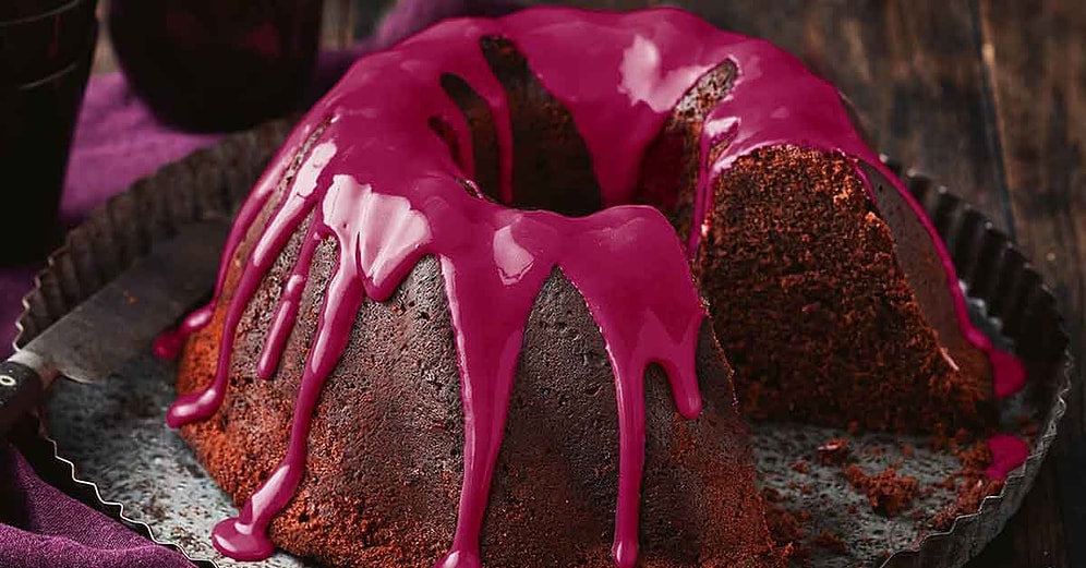 Pancar Soslu Kek Tarifi: Rengiyle Gözlerden Kalp Çıkaran Nefis Pancar Soslu Kek Nasıl Yapılır?