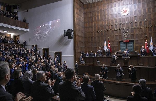 Konuşmanın hemen ardından ekranlara Kılıçdaroğlu'yla ilgili bir video yansıtıldı