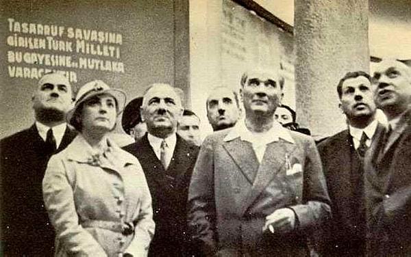 Atatürk'ün şehre İstanbul ismini vermesi.