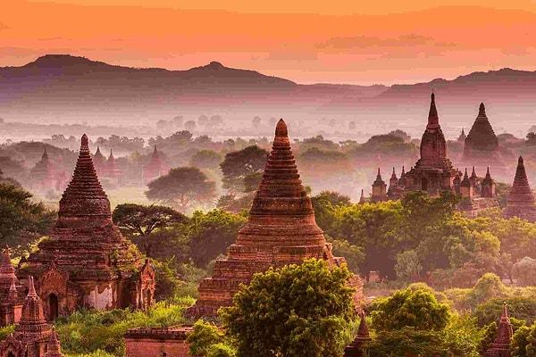 23. Bagan, Myanmar - 10 binden fazla tapınak ile Pagan Krallığı'nın başkentindesiniz.