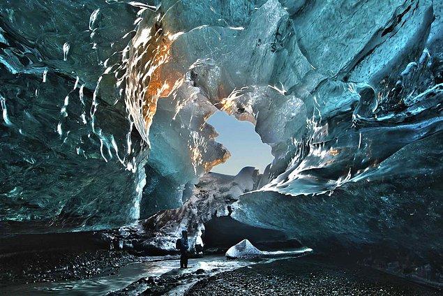 10. Vatnajökull Mağarası, İzlanda - James Bond filmindeki bu mağarayı hatırladınız mı?