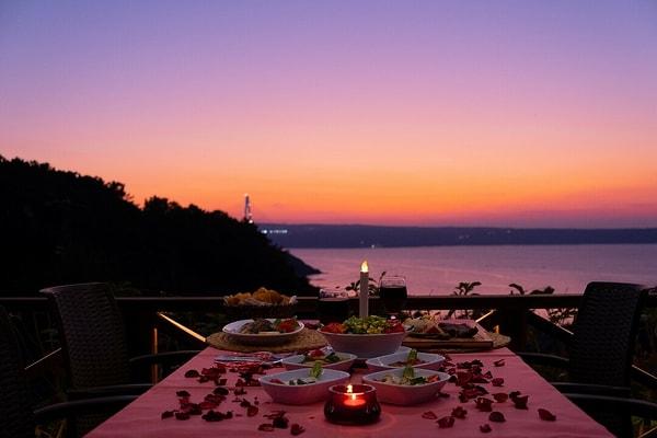 10. Beykoz Taşlıhan Butik Otel & Restaurant'ta Sevgililer Gününe Özel Boğaza Nazır Romantik Akşam Yemeği