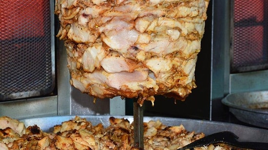 Pakdemirli'den 'Sahte Gıda' Deneyi: 'Makamımda Tavuk Etlerini Çamaşır Suyuna Bastırdım, Bir Değişim Olmadı'