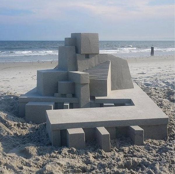 6. Modern mimarlığın kodları sahilde, bir dalgayla yıkılacak kumlarla birleşince... Ne heybet ama?
