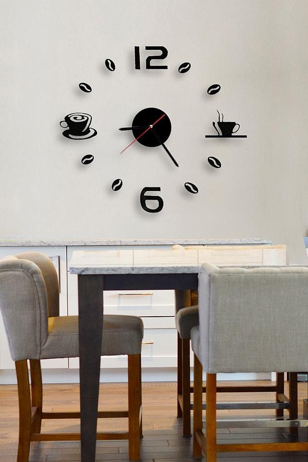 3. Evinin duvarını süsleyecek, saati hep size kurmasını sağlayacak şık bir duvar saati de güzel bir hediye olabilir.