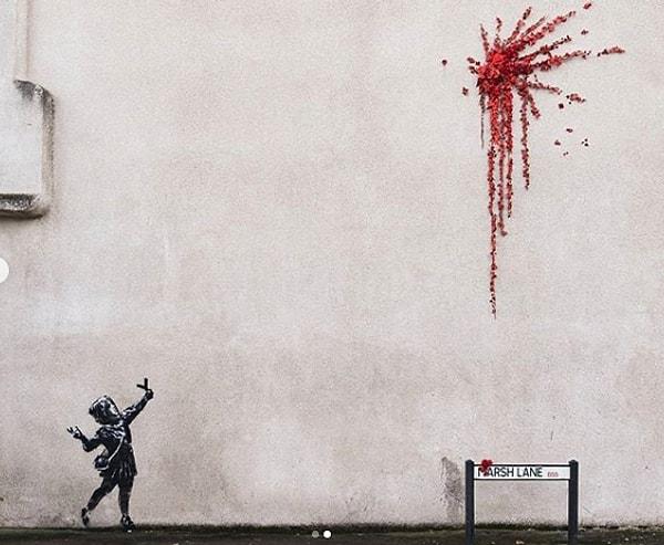 Kim tarafından yapıldığı bilinmeyen eser, Sevgililer Günü'nün ilk saatlerinde Instagram'dan paylaştığı postla birlikte Banksy tarafından doğrulandı.
