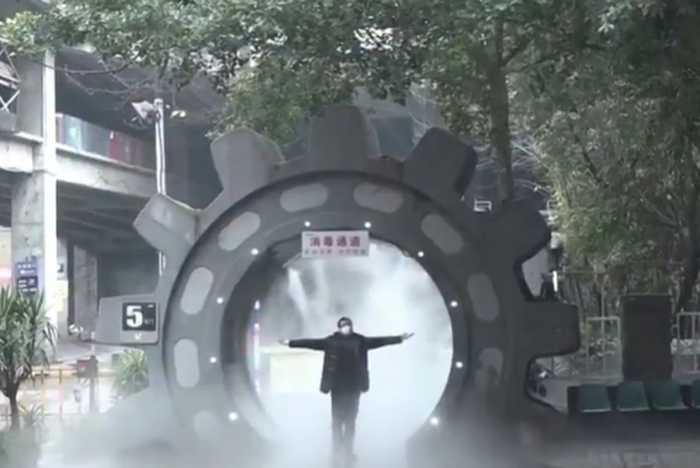 Koronavirüs Salgını ile Mücadele Eden Çin'de Kurulan Dezenfekte İstasyonu!