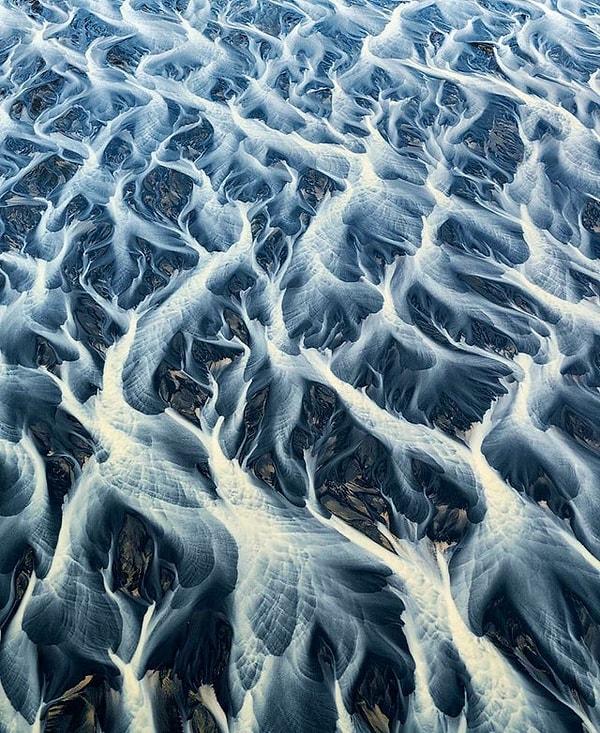 8. İzlanda'daki buzul nehri 👇