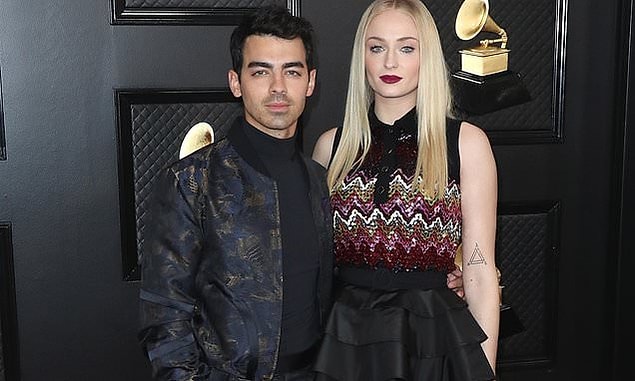 11. Sophie Turner, bebek müjdesi verdi!