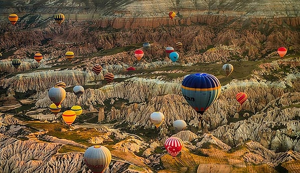 Bugün en önemli turizm bölgelerinden biri olan Kapadokya'nın; Ürgüp, Avanos, Göreme, Uçhisar, Ihlara Vadisi gibi beldelerinde keşfedeceğiniz sayısız şey sizi bekliyor.