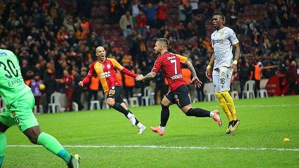 45+1'de Galatasaray'da Adem Büyük, penaltıyı gole çevirmeyi başarırken kariyerinde ilk kez 4 lig maçında üst üste gol atmayı başardı: 1-0.