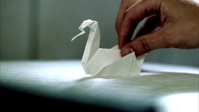 3. Origanami sanatıyla bizi tanıştıran bu tatlı kuğuyu 'Prison Break' dizisinin baş kahramanı Michael Scofield yapardı. Biz de deneyip aynısını yaparız sanır, yapamazdık.