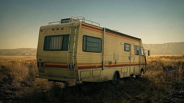 21. Bu karavana atlayıp tatlı Ege kasabalarını gezmediler, çatır çatır meth ürettiler. 'Breaking Bad' efsanesinin en hatırlatıcı ikonu da bu karavandır.
