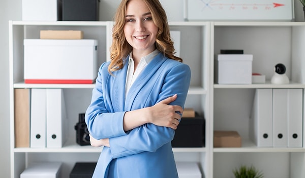 Таким образом, людям с высокой самооценкой становится проще продвигаться по карьерной лестнице!