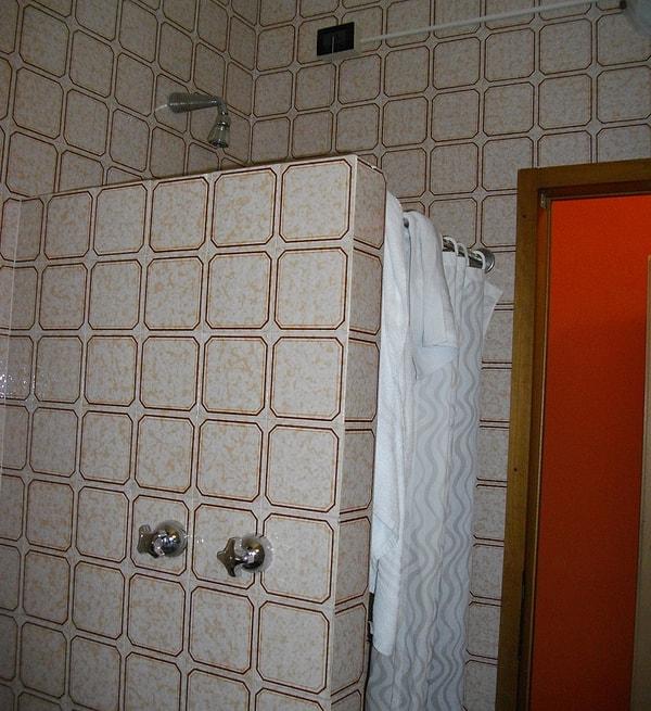 17. İtalya'daki bazı otellerde duş muslukları duşun dışındaki duvarda bulunmaktadır.