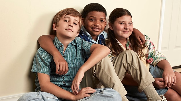 3. This is Us dizisinde üçüzlerden birinin doğumda ölmesi sonucu evlatlık edinilen kardeş bunlardan hangisidir?