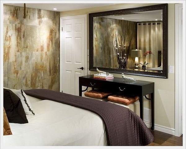 В спальне зеркала, обращенные к кровати, могут вызвать проблемы со здоровьем.