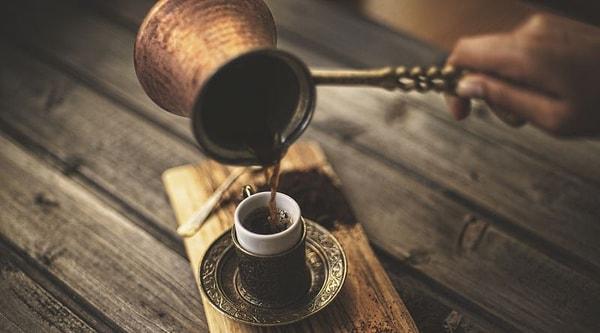 Bugün tüm dünyaya yayılan Türk kahvesi her yönüyle özel olmayı başarıyor. Dünyanın en eski pişirme yöntemine sahip kahvedir. Kokusu oldukça keskin ve ayırt edicidir.