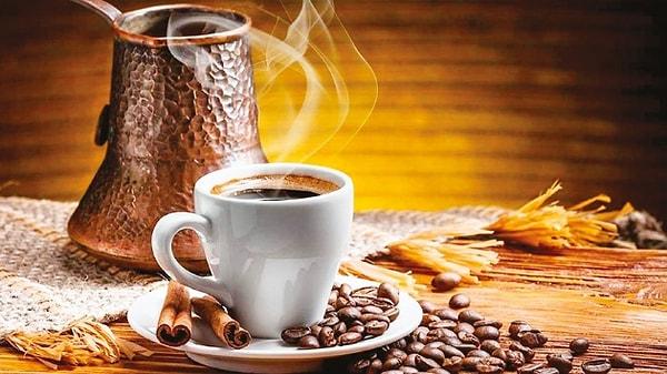 İnce fincanları ve köpüğü sayesinde diğer kahvelere nazaran uzun süre sıcaklığını korur. Telvesi de dibe çöktüğü için diğer kahveler gibi filtre işlemine gerek kalmaz. Kendisi bu özelliği ile tektir.