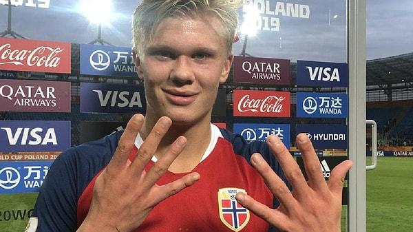 2019 yılındaki U20 Dünya Kupası'nda Norveç-Honduras maçında attığı 9 gol ile tarihe geçti.