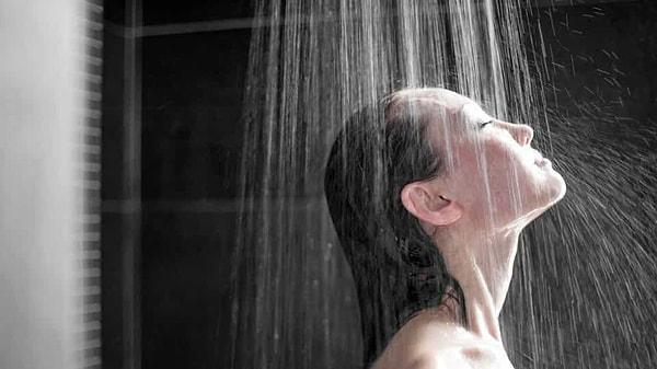 15. Ilık duş almak da insanı rahatlatan durumlardan biri.