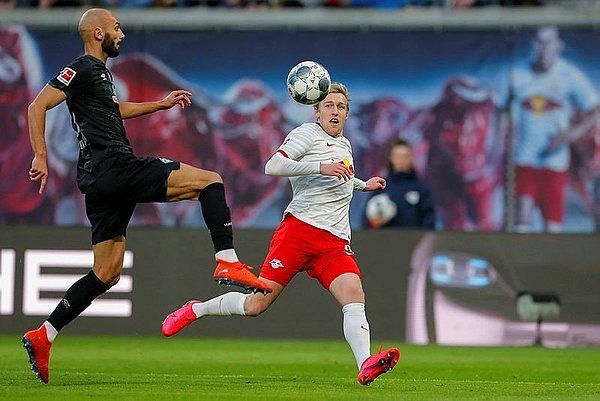 Almanya Bundesliga'nın 22. haftasında Leipzig, sahasında Werder Bremen'i 3-0'lık skorla yendi. Milli futbolcularımızdan Nuri Şahin süre alamadı.Ömer Toprak ise 61'de oyuna girdi.