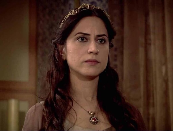 В некоторых сериях слышно, как пролетает самолет ( 4, 12, 17, 22 )