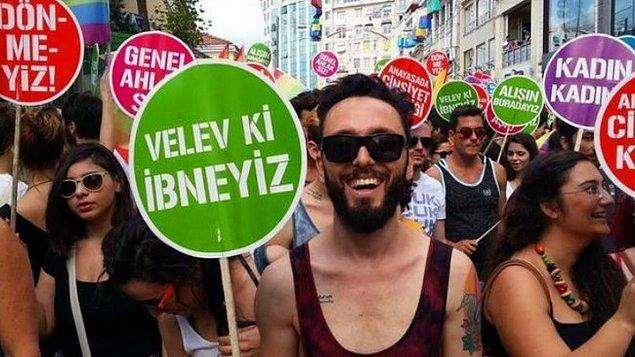 5. Ülke gündemi malum: Birtakım bireyler Netflix'te dizi izleyince, gökkuşağı görünce, ayran içince, İstanbul Sözleşmesi'ni savununca eşcinsel olunacağına inanıyor.