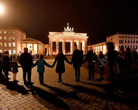 Almanya'daki Irkçı Saldırda Öldürülen Dokuz Kişi Düzenlenen Törenlerle Anıldı