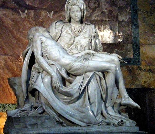 4. Michelangelo Buonarroti’nin “Pietà” eseri