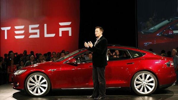 2010 yılında halka arz edilen Tesla, 226 milyon dolar topladı ve Musk da 15 milyon dolarlık hisse satışıyla maddi durumunu toparlamayı başardı.
