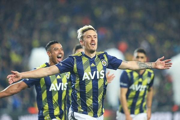 21. dakikada penaltı vuruşunu kullanan Max Kruse, Fenerbahçe'yi 1-0 öne geçirdi.