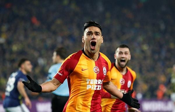 80. dakikada penaltıyı kullanan Falcao, Galatasaray'ı 2-1 öne geçiren isim oldu.