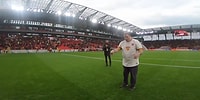 Sevgiyi Paylaşmak için Engel Yok: Göztepe Tribünlerinin Sevilen İsmi Zeki Sergen Hasçetin'den Müthiş Gol!