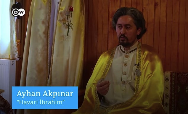 "Havari İbrahim" ise, Hasan Mezarcı'nın Meryem oğlu İsa olduğunu Allah'ın kendisine apaçık bir şekilde gösterdiğini iddia ediyor.