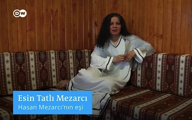 Esin Tatlı Mezarcı ise aslında kalp damar cerrahı bir uzman doktor ve Hasan Mezarcı'nın eşi. Kendisi, İncil'de tasvir edilen kutsal kasenin insanların aradığı süslü bir bardak değil, bir kadın olduğunu ve o kadının kendisi olduğunu söylüyor.