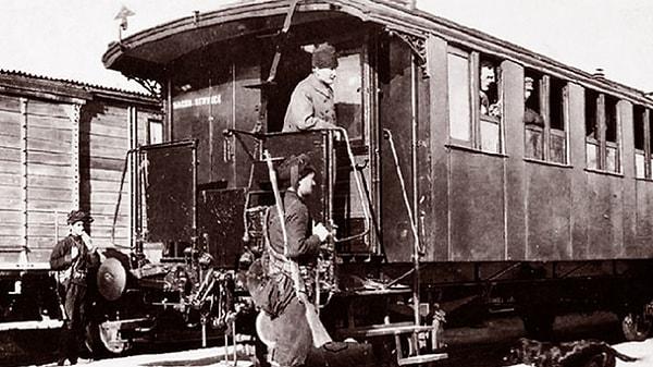 2. Atatürk'ün yurt gezilerinde (1935-1938) yılları arasında kullandığı trenin adı nedir?