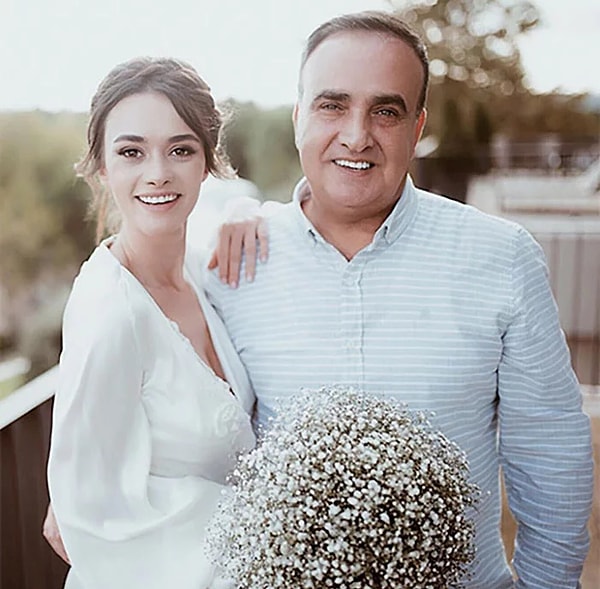 3. Актриса Ханде Сорал с отцом Хамди Соралом