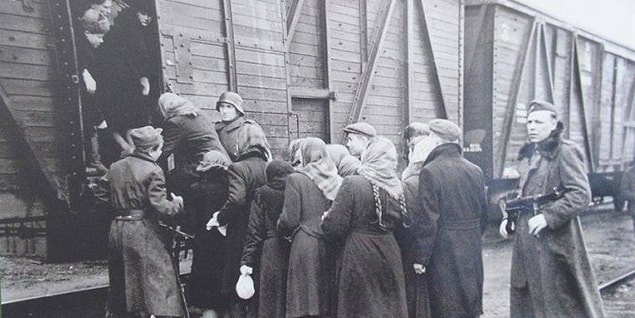 9. Eğer soykırım mağduru her insan için 1 dakika sessiz kalacak olsaydık, 11 yıl boyunca sessiz kalmamız gerekirdi.