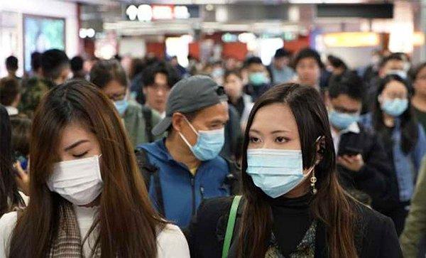 Virüsün dünyaya yayılması insanları endişelendiriyor. İnsanlar da bunun için en bilindik yöntemi maske edinmeyi tercih ediyor.