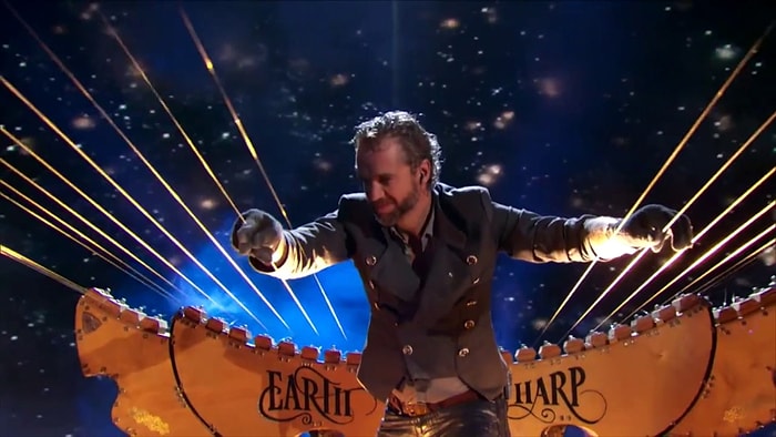 300 Metrelik Dev Arpın İçinde Konser Veren ABD'li Sanatçı!