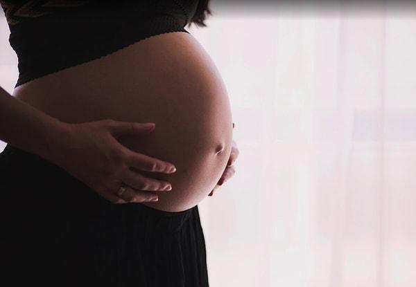 18. Çok nadir olsa da, hayatını kaybeden hamile bir kadın doğum yapabilir.