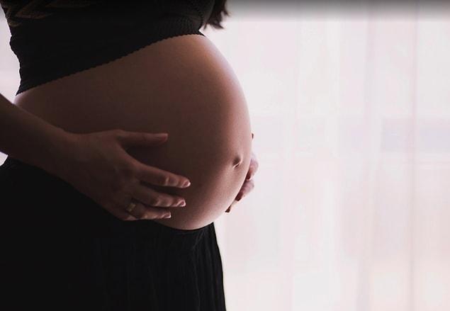 Çok nadir olsa da, hayatını kaybeden hamile bir kadın doğum yapabilir.