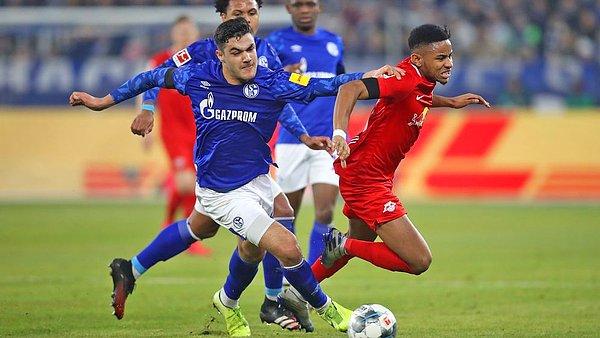 Bundesliga'nın 23. haftasında Schalke 04, evinde Leipzig'e 0-5 kaybetti. Ozan Kabak 90 dakika, Ahmed Kutucu ise 45 dakika görev yaptı.