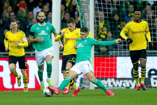 Werder Bremen'in sahasında Borussia Dortmund'a 0-2 yenildiği maçta ise Ömer Toprak, 90 dakika mücadele etti.