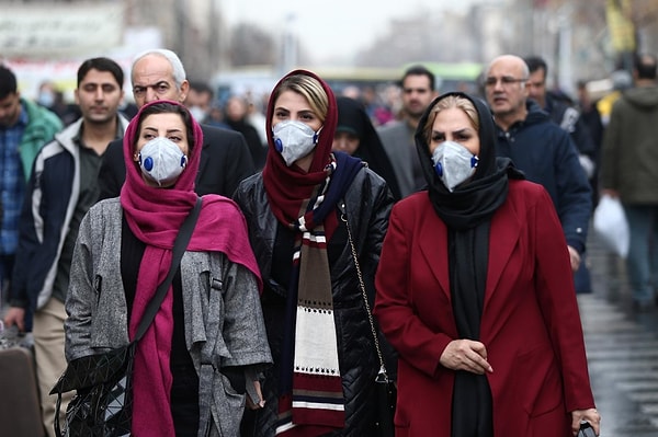 Tüm dünyayı etkisi altına alan ve birçok kişinin hayatını kaybetmesine neden olan Koronavirüs, ülkemiz sınırlarına da dayandı ne yazık ki. İran'da birçok kişinin hayatını kaybetmesine neden olan Koronavirüs, son olarak da Yunanistan'da görüldü...