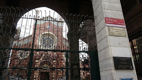 İstiklal Caddesi'ndeki Sent Antuan Kilisesi'ni Satışa Çıkardılar