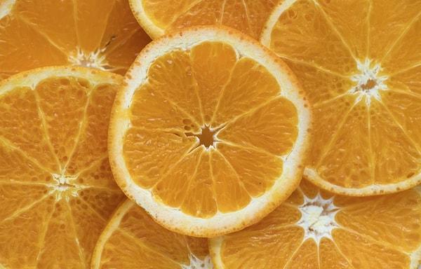 3. İlk portakallar turuncu değillerdi.