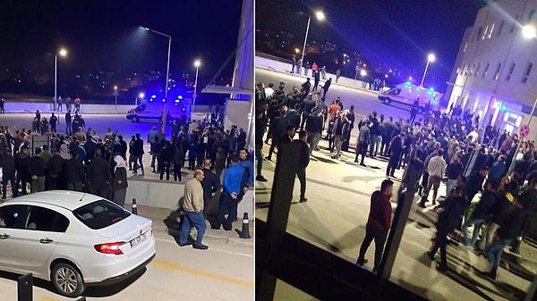 22:00 - Sosyal medyada Reyhanlı Devlet Hastanesi önünden paylaşılan fotoğraflarda vatandaşların toplandığı görülüyor.