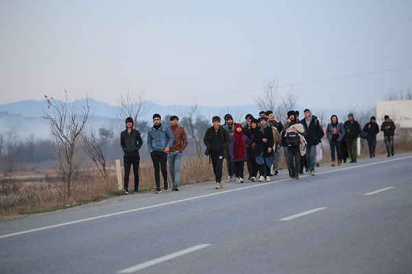 Günün ilk ışıklarında ise hareketlilik arttı.